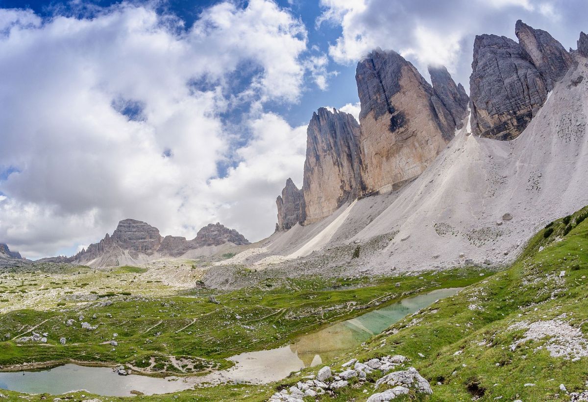 Gallery giorno 3
        Lago di Braies
        Trentino-Alto Adige
        trekking viaggio di più giorni a piedi