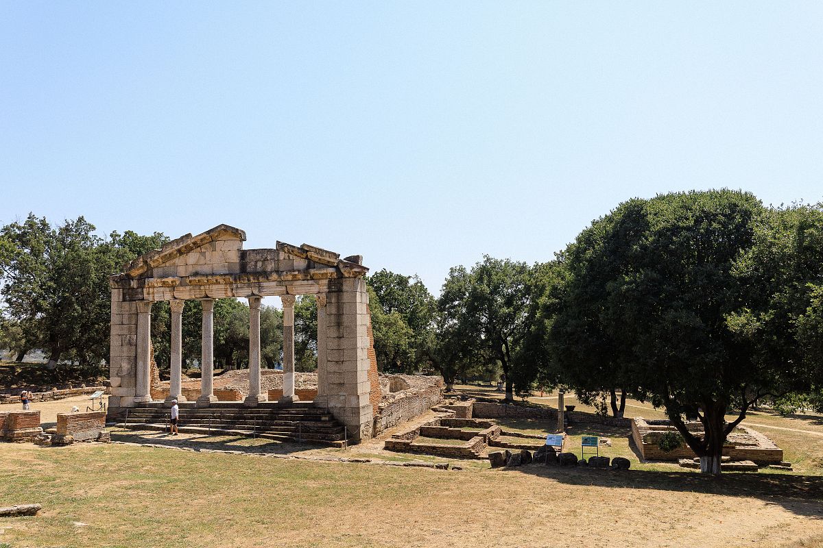 Gallery giorno 1
        ALBANIA
        Albania
        trekking viaggio di più giorni a piedi