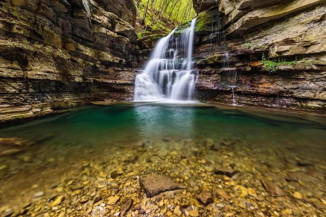 Escursione guidata alla cascata del Rio Rovigo,
      Emilia-Romagna