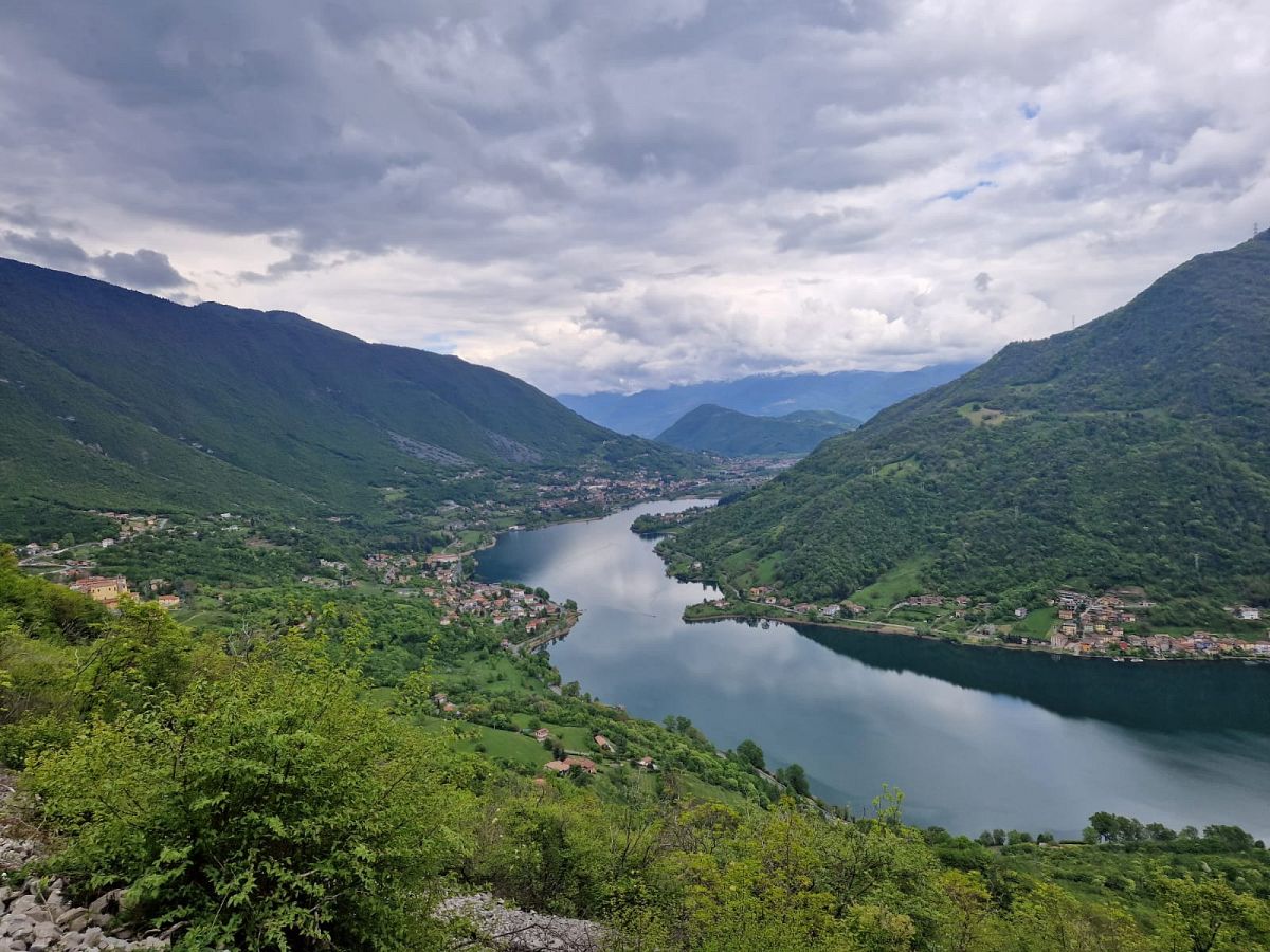 Viaggio a piedi nella zona dell'Alto Sebino,
      Lombardia