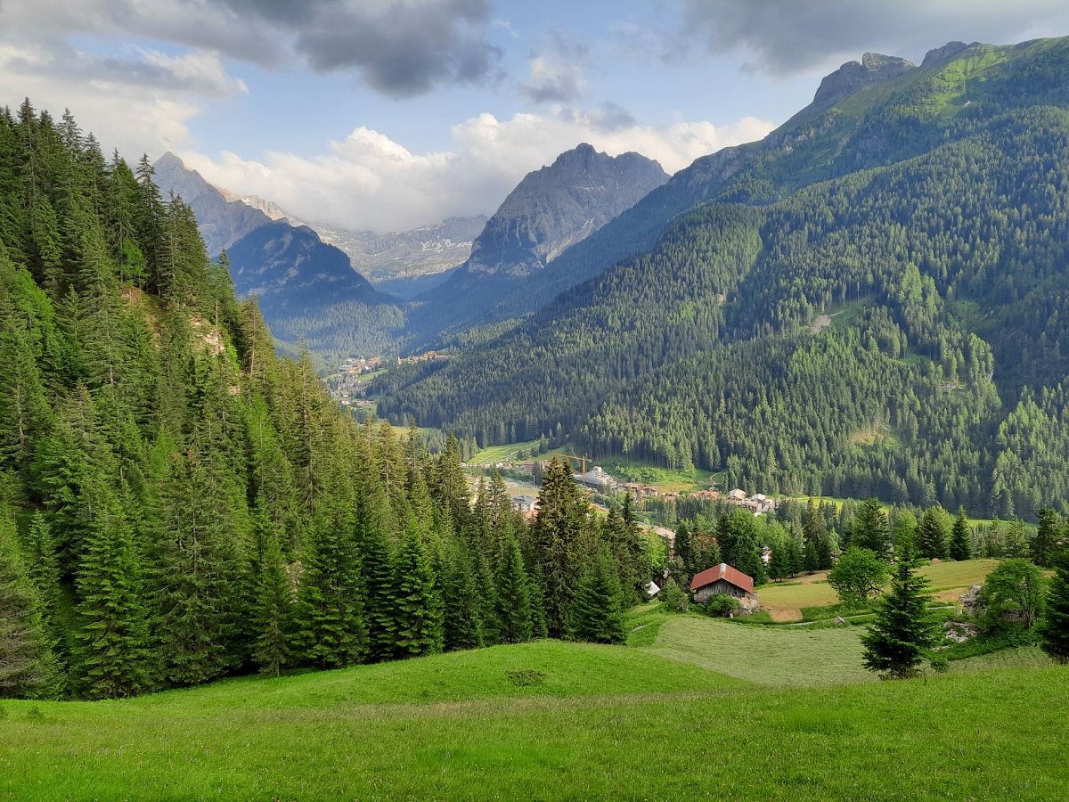 Gallery giorno 1
        Viaggio sulle Dolomiti
        Trentino-Alto Adige
        trekking viaggio di più giorni a piedi