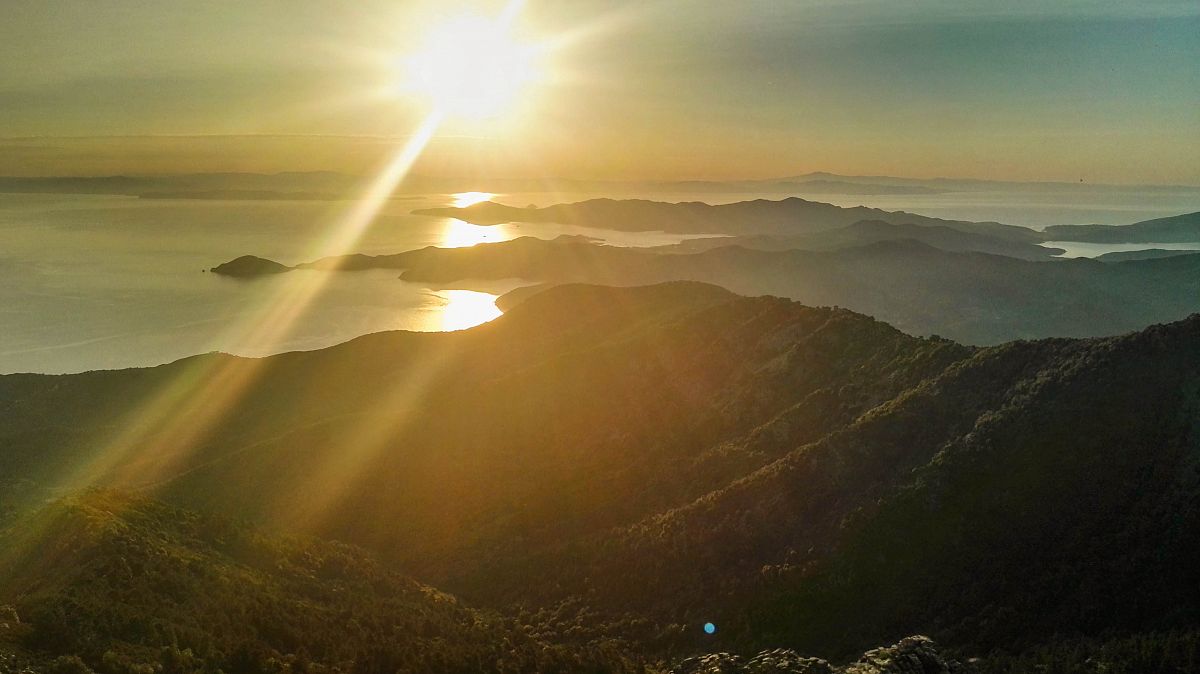 Gallery giorno 2
        Capodanno Elbano
        Toscana
        trekking viaggio di più giorni a piedi