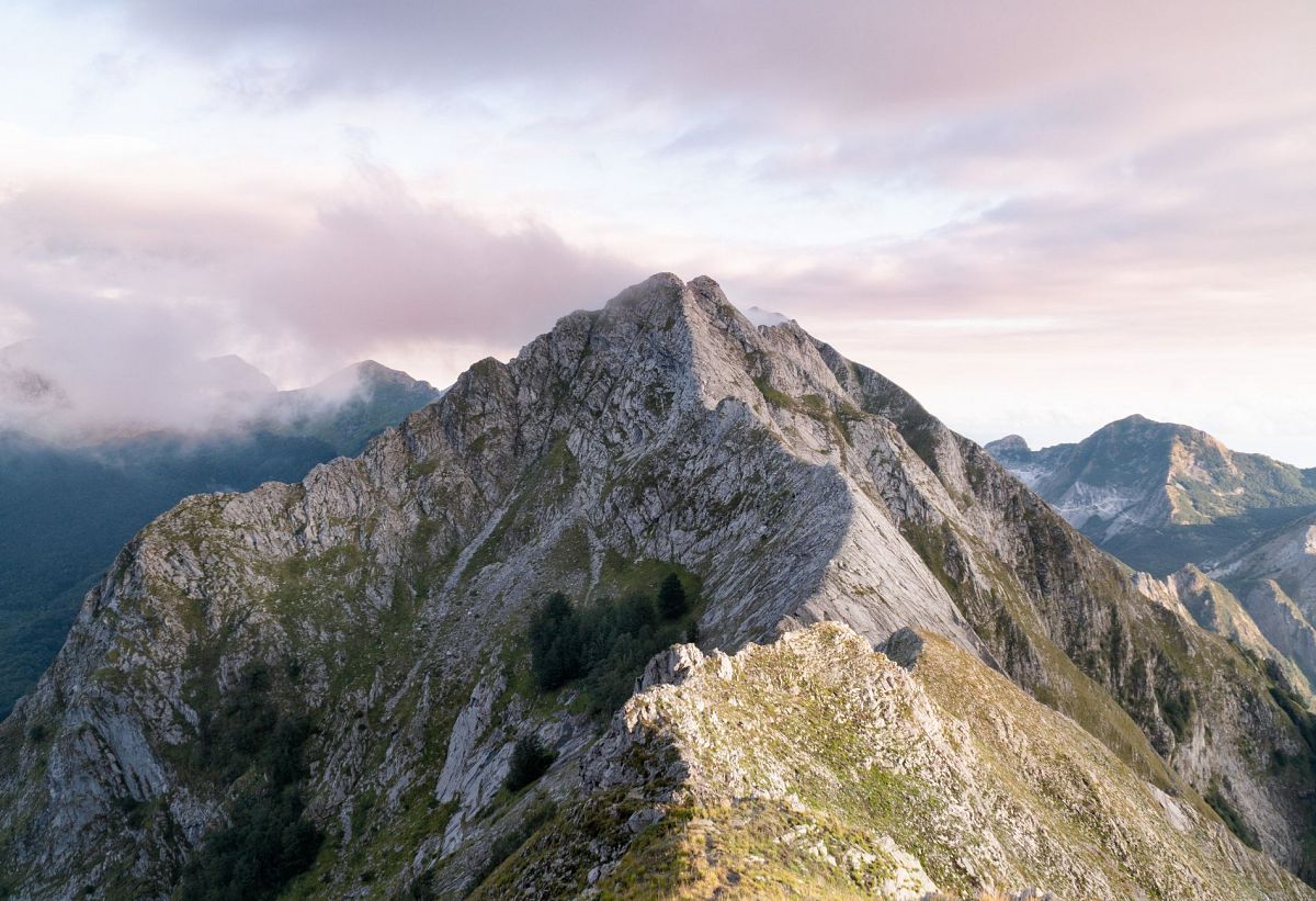 Escursione guidata in Alpi Apuane sul Monte Sella,
      Toscana