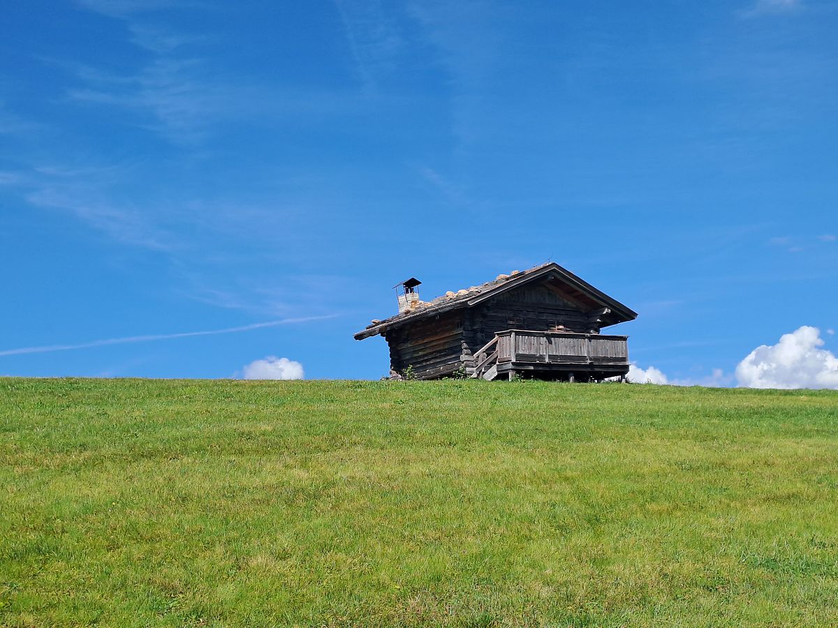 Gallery giorno 2
        Alpe di Siusi
        Trentino-Alto Adige
        trekking viaggio di più giorni a piedi