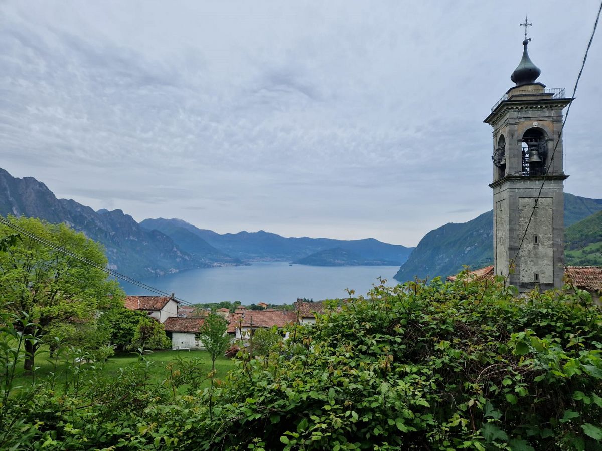 Gallery giorno 2
        Cammino dei Tre Laghi
        Lombardia
        trekking viaggio di più giorni a piedi