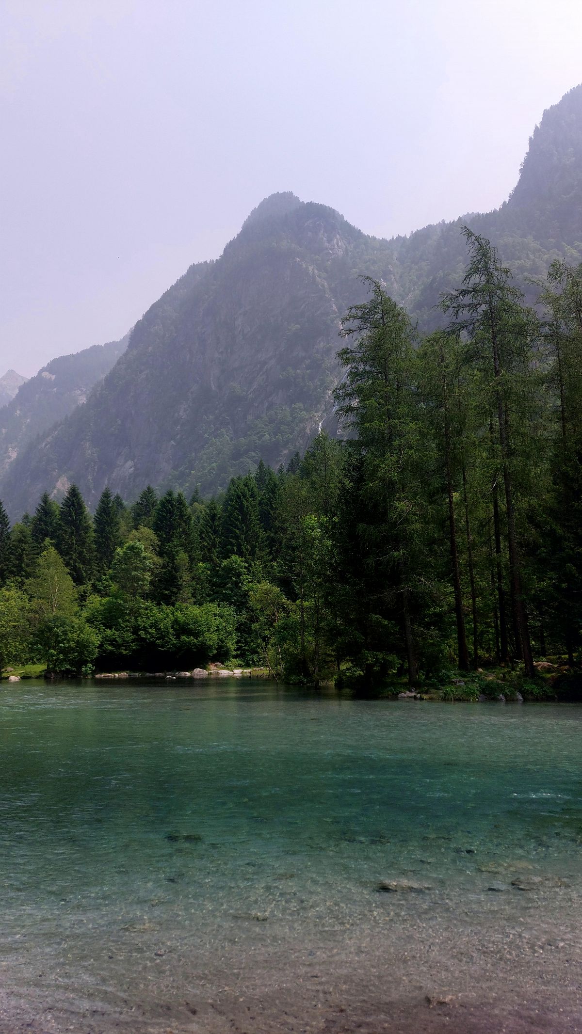 Escursione guidata nella Riserva naturale della Val di Mello,
      Lombardia