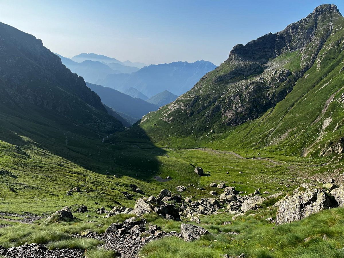 Viaggio a piedi guidato (con cani) in Val Gerola,
      Lombardia