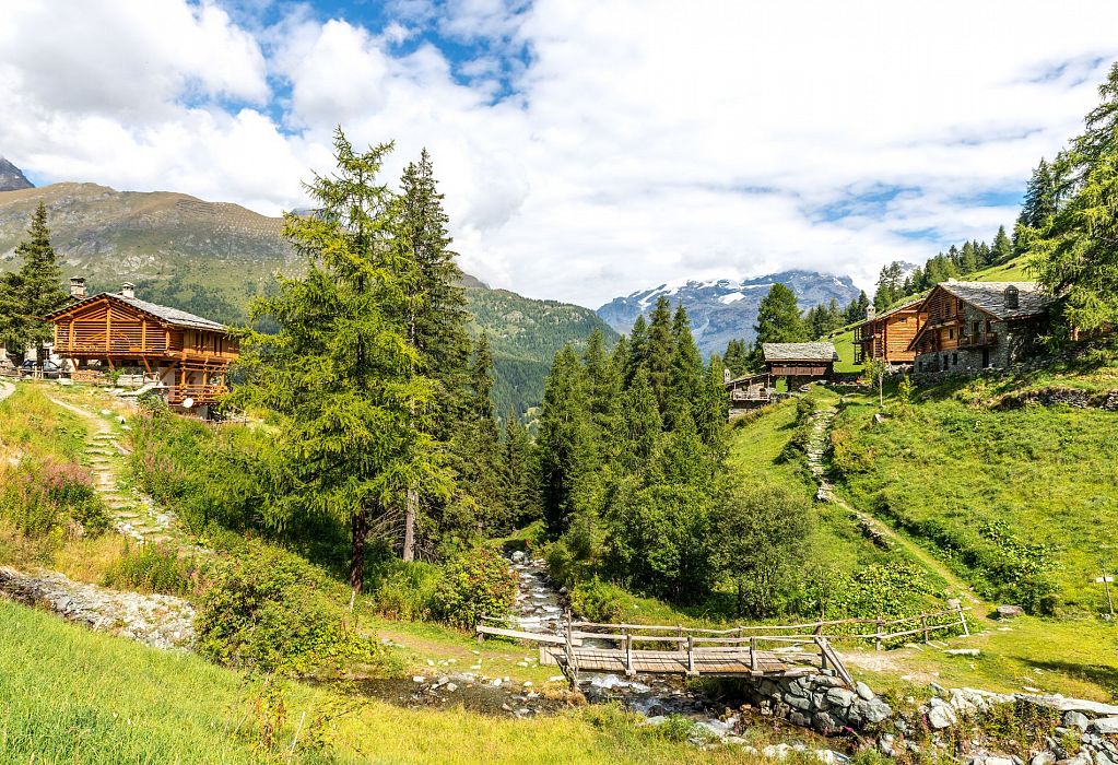 Tramonto sui villaggi Walser
    Escursione giornaliera a piedi di gruppo
    Valle d'Aosta