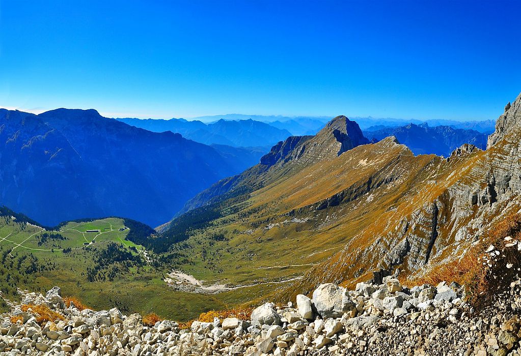 Trekking Alpi Giulie: al confine orientale
    Viaggio a piedi di gruppo
    Estero/Nessuna