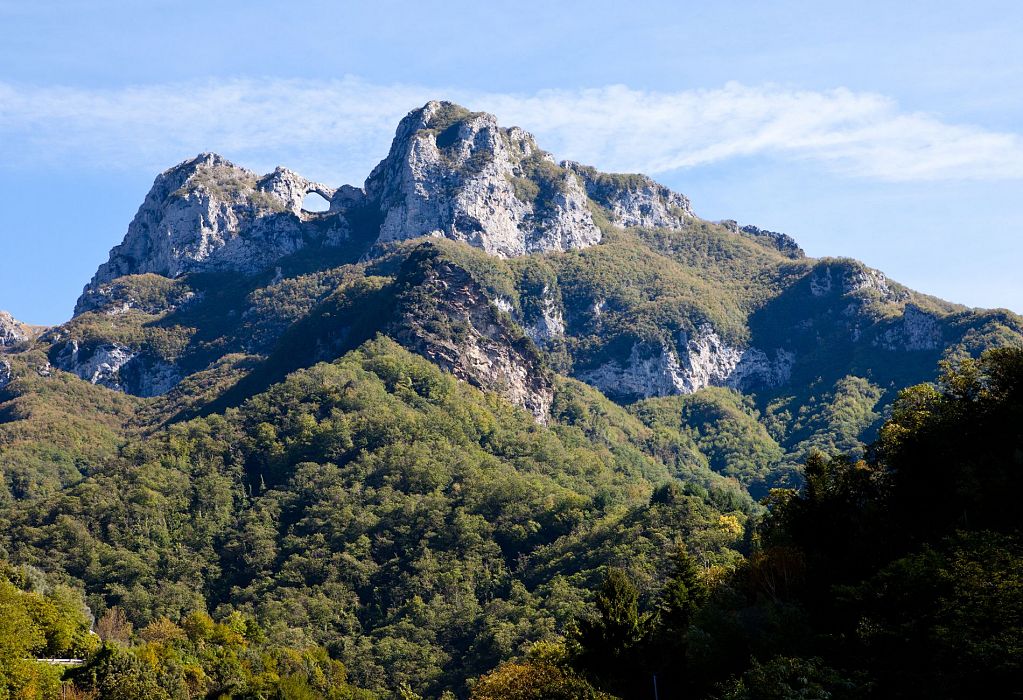 Monte Forato
    Escursione giornaliera a piedi di gruppo
    Toscana