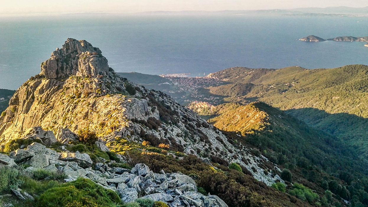 Trekking Capodanno Elbano
    Viaggio a piedi di gruppo
    Toscana