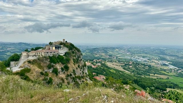 Ghost Town Montebello
    Escursione giornaliera a piedi di gruppo
    Emilia-Romagna