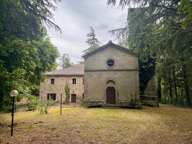 Ghost Town - Castel d'Alfero
    Escursione giornaliera a piedi di gruppo
    Emilia-Romagna