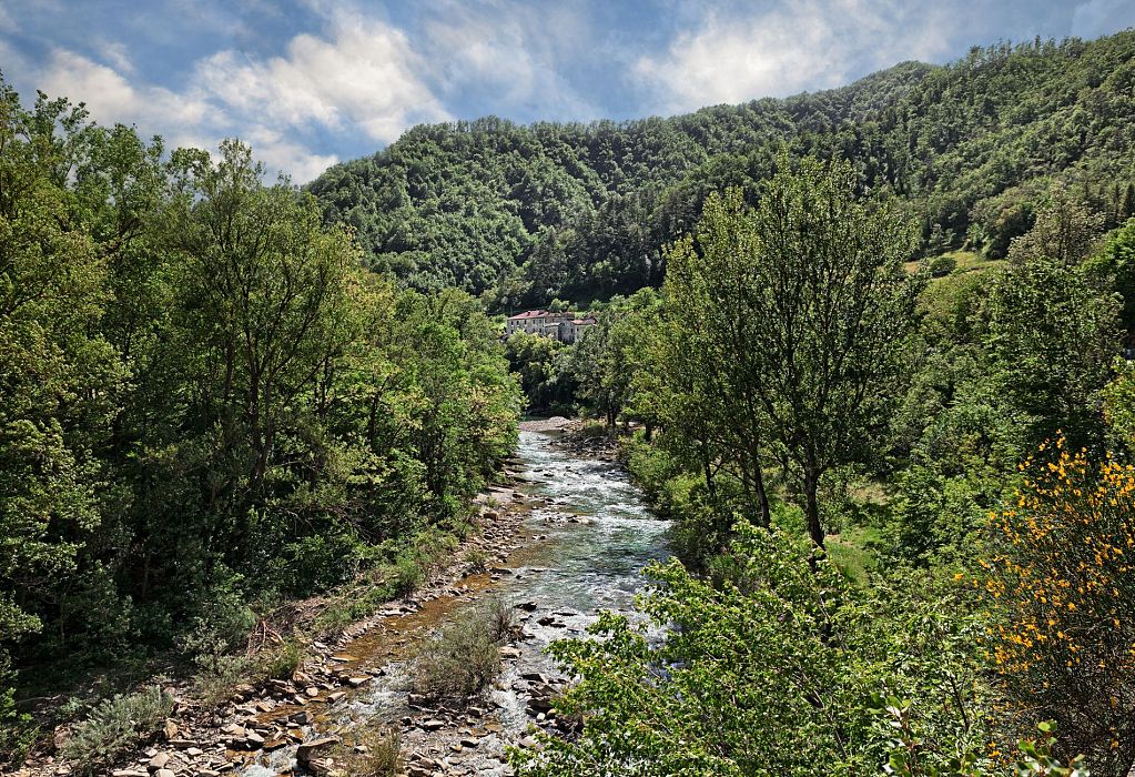 Cascata Rio dei Briganti
    Escursione giornaliera a piedi di gruppo
    Toscana