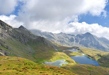 Trekking giornaliero in Valle d'Aosta:
Magia dei Laghi: Streghe & Palasinaz, in gruppo a piedi