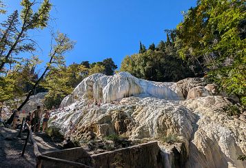 Trekking giornaliero in Toscana:
Trekking&Terme Bagni di San Filippo, in gruppo a piedi