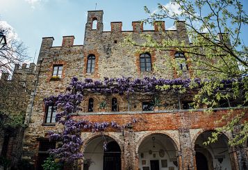 Trekking giornaliero in Toscana:
Val d'Ambra: Sogna, Rapale e l'incanto di Montalto, in gruppo a piedi