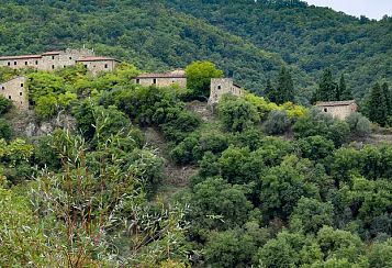 Trekking giornaliero in Toscana:
Trek al Castello Fantasma, in gruppo a piedi