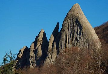 Trekking giornaliero in Emilia-Romagna:
Le piramidi del diavolo, in gruppo a piedi