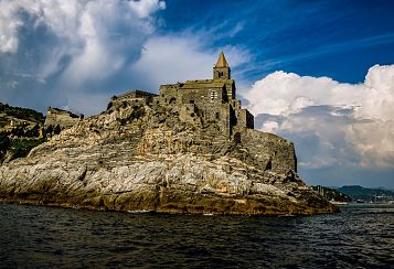 Trekking giornaliero in Liguria:
Golfo dei Poeti, in gruppo a piedi