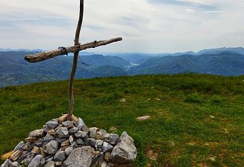 Trekking giornaliero in Toscana:
Monte Coronato, in gruppo a piedi