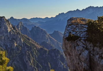 Trekking giornaliero in Trentino-Alto Adige:
Sentieri di guerra e natura selvaggia, in gruppo a piedi