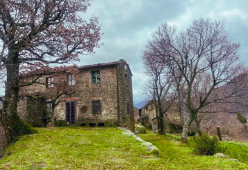 Trekking giornaliero in Emilia-Romagna:
Ghost Town - Brento Sanico, in gruppo a piedi