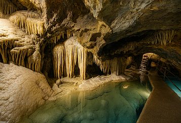 Trekking giornaliero in Toscana:
La Grotta del Vento e la Rocca di Trassilico, in gruppo a piedi