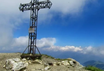 Trekking giornaliero in Lombardia:
Verso il Pizzo Laurasca: tra l’Alpe Scaredi e la selvaggia Val Grande, in gruppo a piedi
