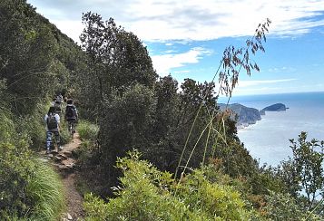 Trekking giornaliero in Liguria:
Golfo dei Poeti, in gruppo a piedi