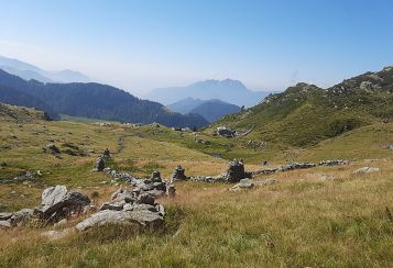 Trekking giornaliero in Lombardia:
Rifugio Balicco sul Sentiero dei Pascoli, in gruppo a piedi