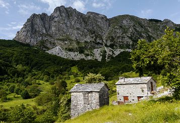 Trekking giornaliero in Toscana:
Monte Tambura, in gruppo a piedi