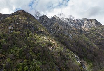 Trekking giornaliero in Lombardia: 100x100 Val Darengo, in gruppo a piedi